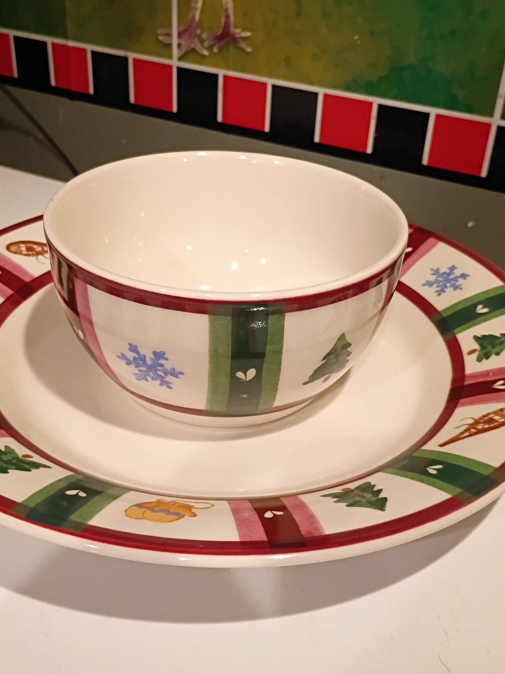 Pfaltzgraff Holiday Stripe Dinner Bowl & Plate Set .